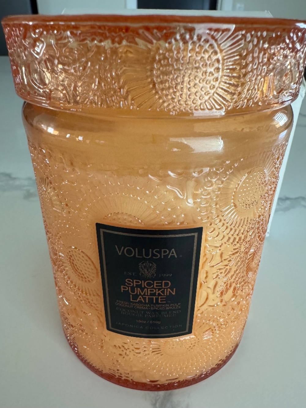 Voluspa Spiced Pumpkin Latte Candle - Amber Gold Glass 18 oz NEW - Picture 4 of 8